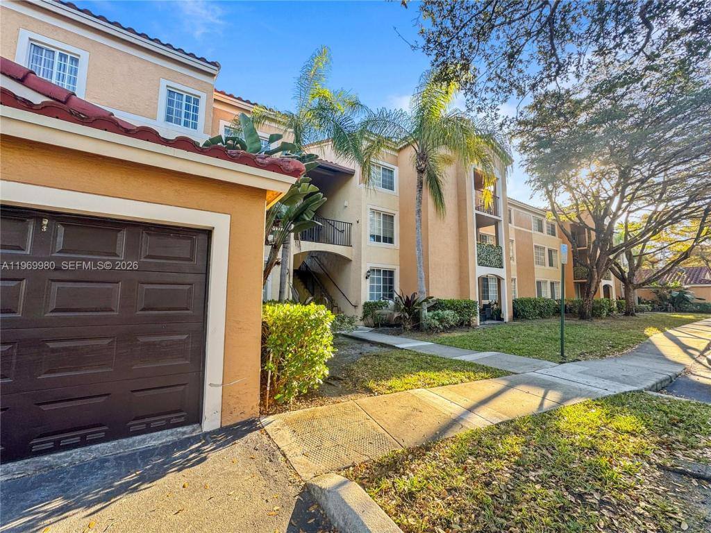 Apartment for rent at 2123 Renaissance Blvd, Hollywood, FL 33025