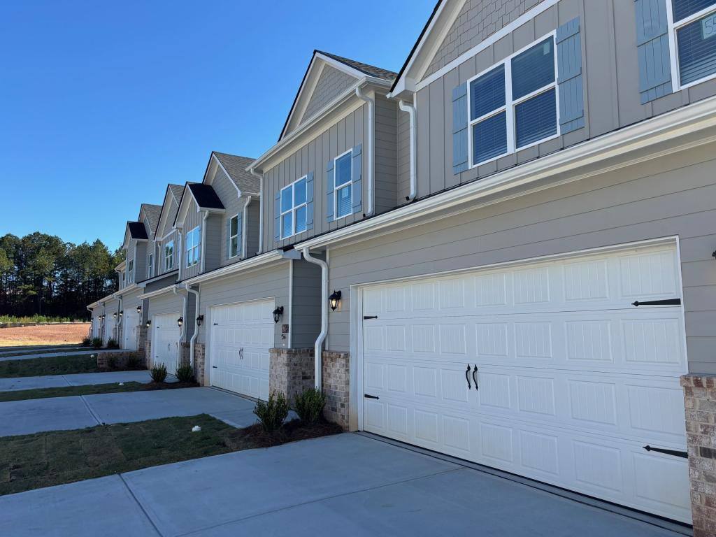 Townhouse for rent at 200-B Harvest Ridge Lane, Cornelia, GA 30531