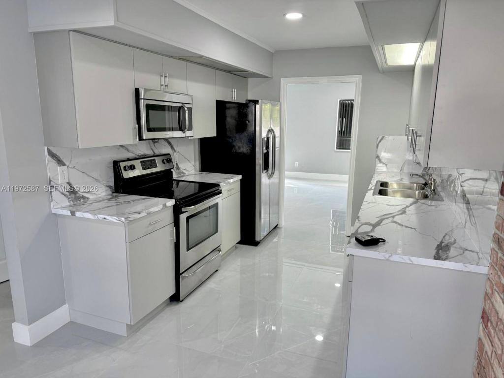 Condo for rent at 2700 N 34th Ave, Hollywood, FL 33021
