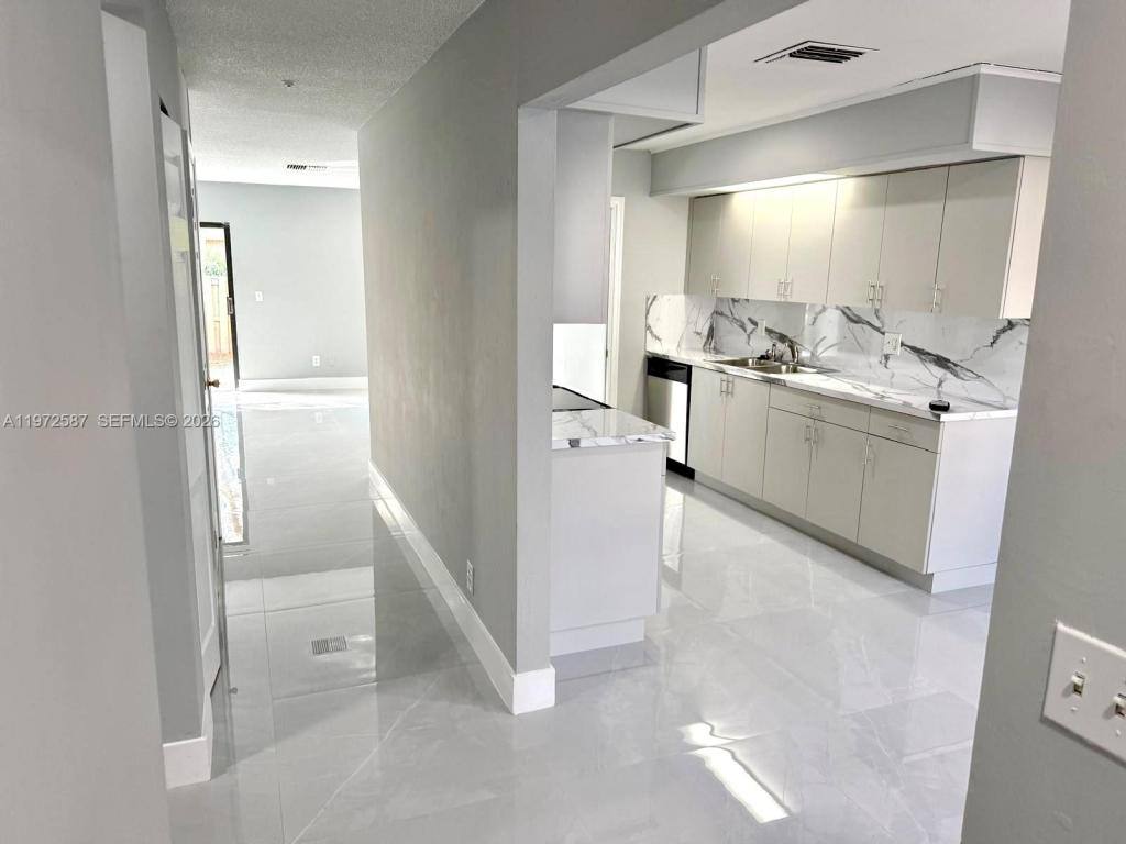 Condo for rent at 2700 N 34th Ave, Hollywood, FL 33021