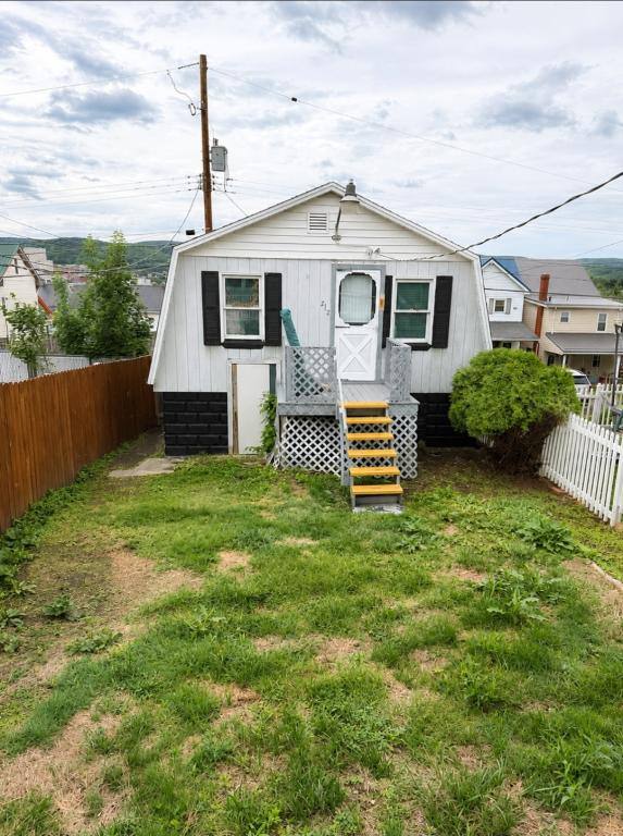 House for rent at 212 1st Ave, Altoona, PA 16602