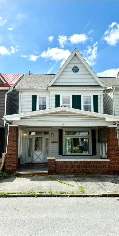 House for rent at 212 1st Ave, Altoona, PA 16602