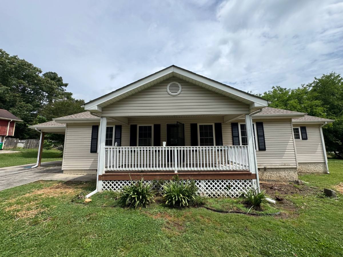 House for rent at 600 Pine Oaks Dr, Tunnel Hill, GA 30755