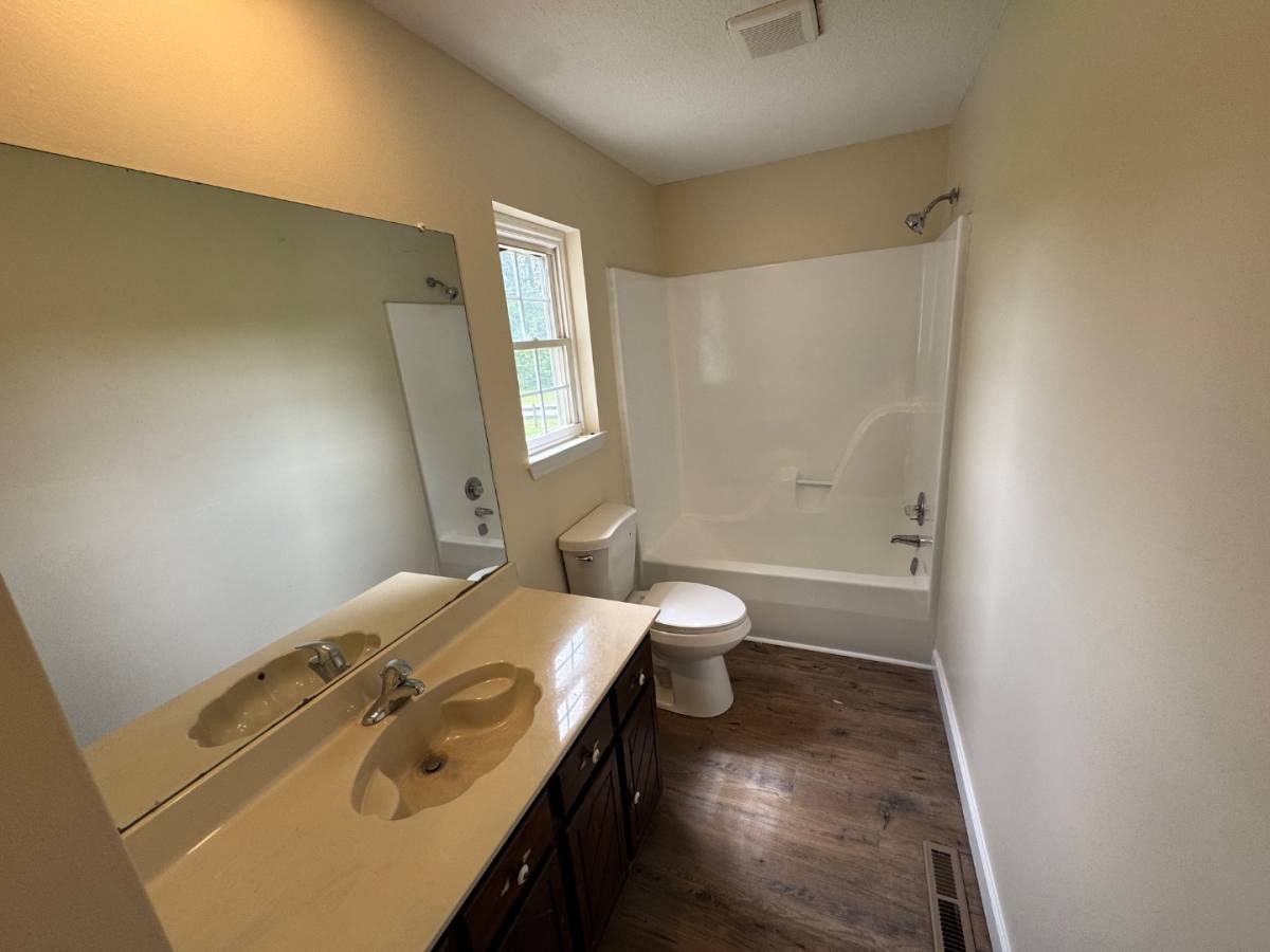 House for rent at 600 Pine Oaks Dr, Tunnel Hill, GA 30755