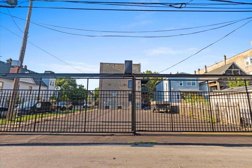 Apartment for rent at 2023 N Drake Ave #2N, Chicago, IL 60647