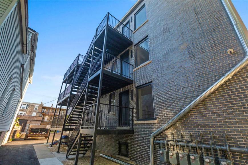 Apartment for rent at 2023 N Drake Ave #2N, Chicago, IL 60647