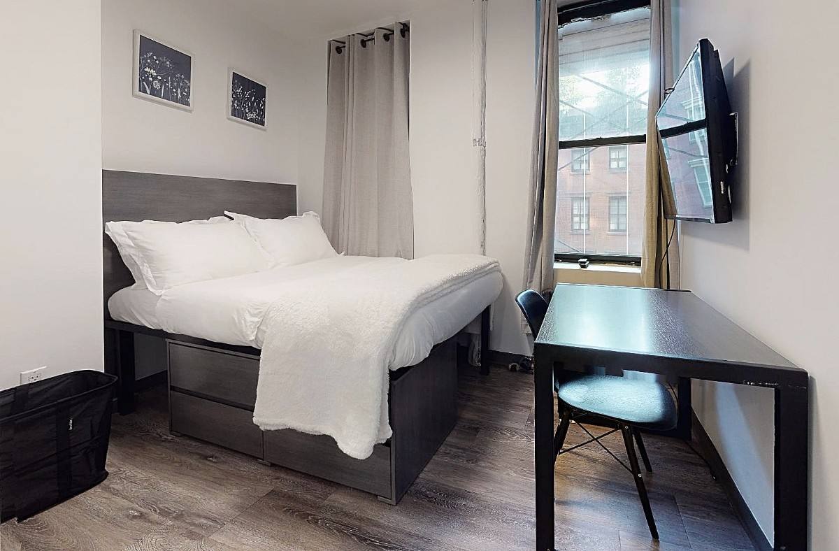 Apartment for rent at 15 E 11th St #5J, New York, NY 10003
