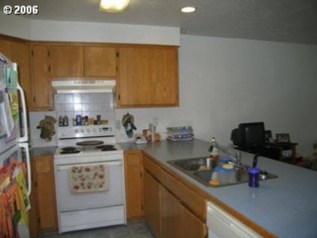 Townhouse for rent at 4653 Aster St, Springfield, OR 97478
