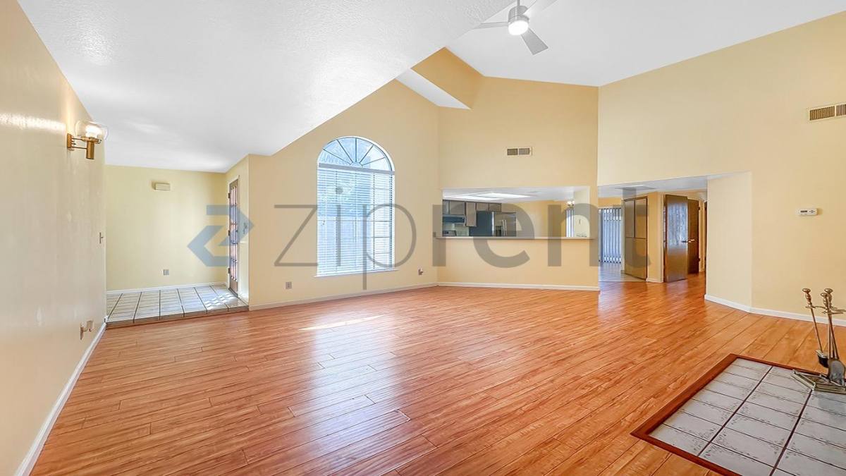 Apartment for rent at 5490 N W Ave #104, Fresno, CA 93711