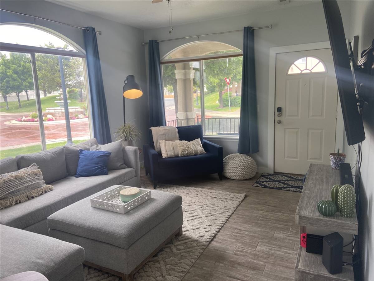 Townhouse for rent at 677 W Villa Bluff Dr, Sandy, UT 84070