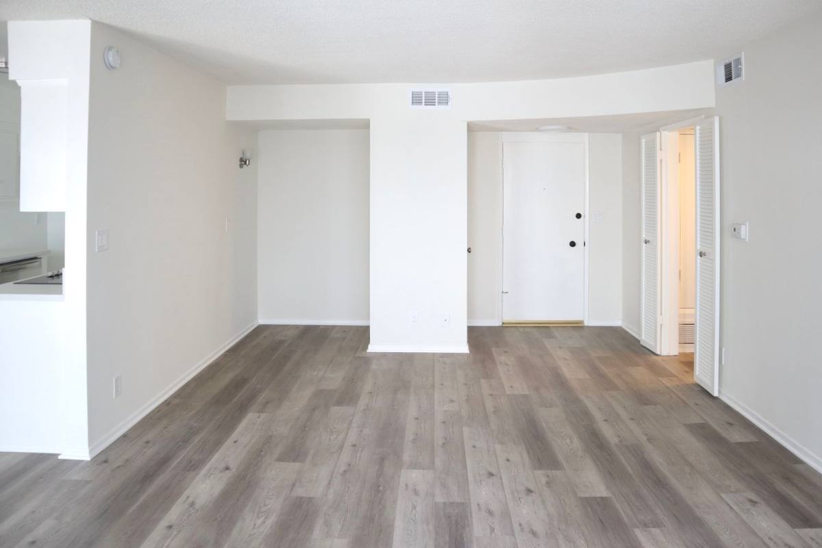Apartment for rent at 334 S Gramercy Place, Los Angeles, CA 90020