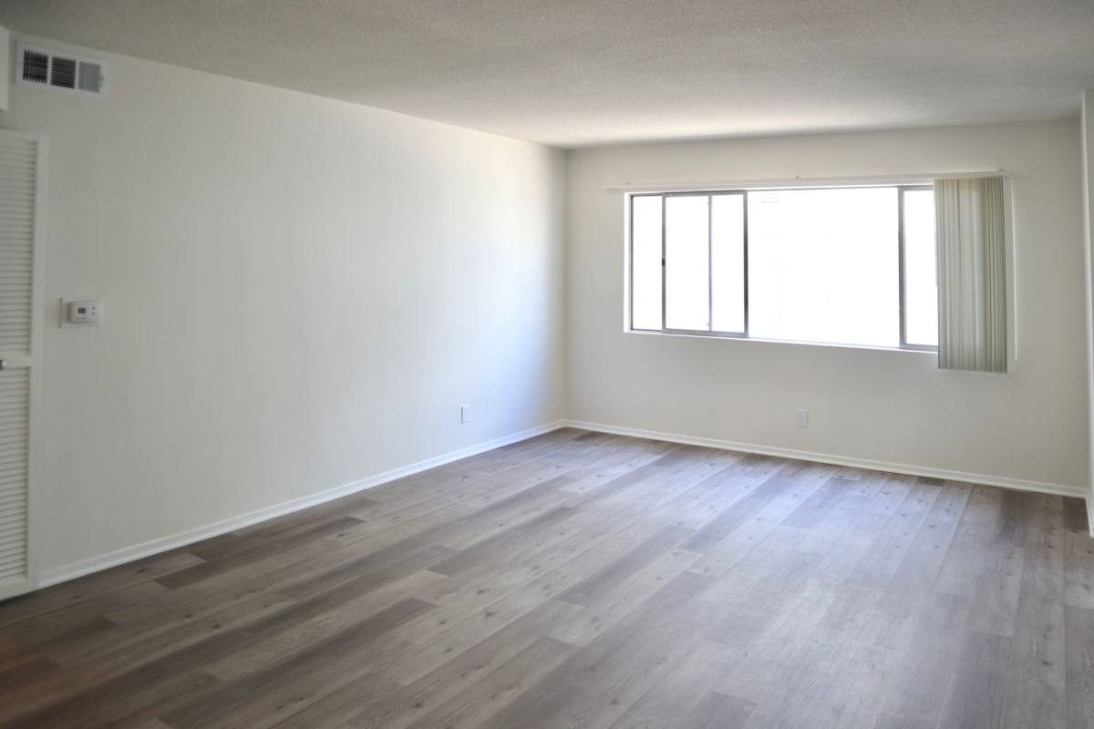 Apartment for rent at 334 S Gramercy Place, Los Angeles, CA 90020