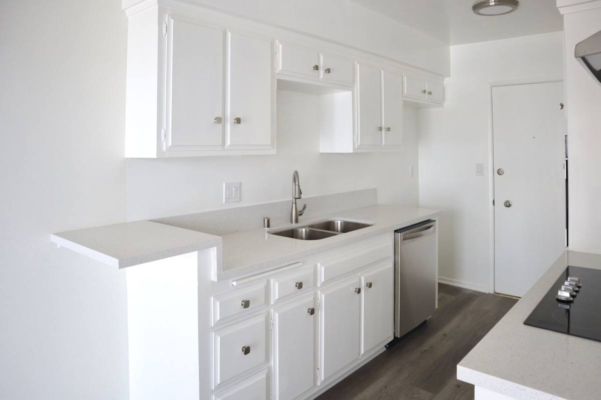 Apartment for rent at 334 S Gramercy Place, Los Angeles, CA 90020