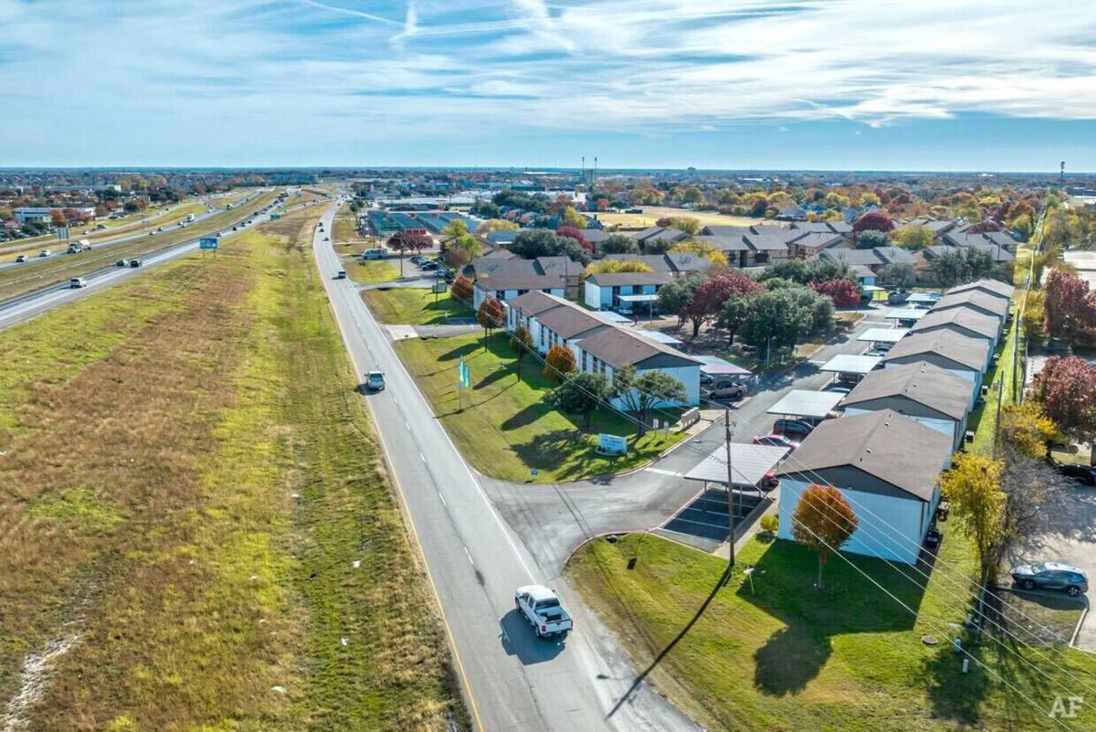 Apartment for rent at 1301 W Highway 287 Bypass, Waxahachie, TX 75165