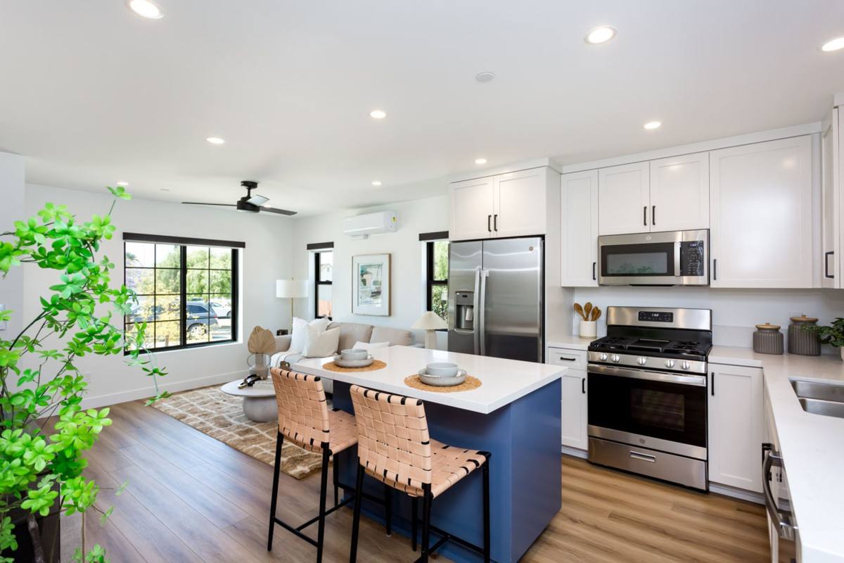 Townhouse for rent at 2610-2612 Juan St, San Diego, CA 92110