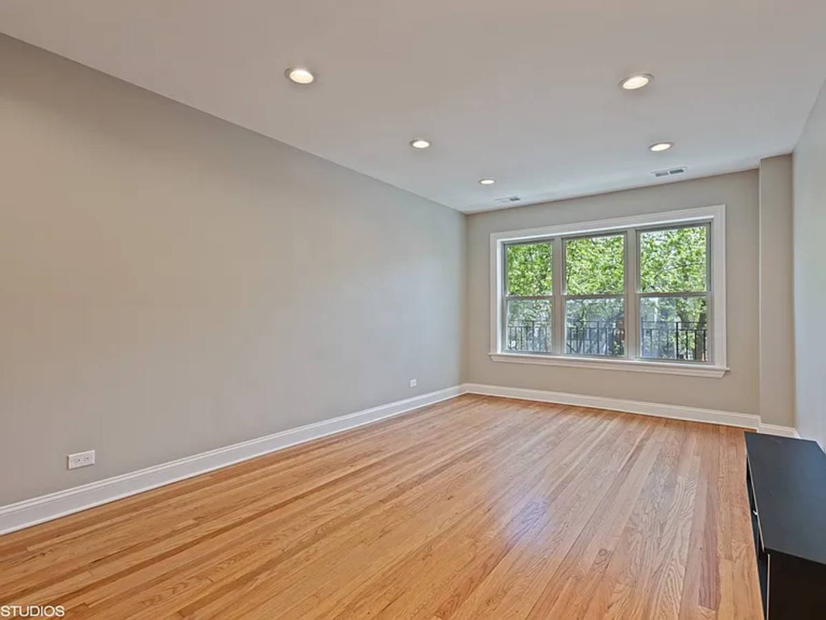 Apartment for rent at 1446 W Pensacola Ave, Chicago, IL 60613