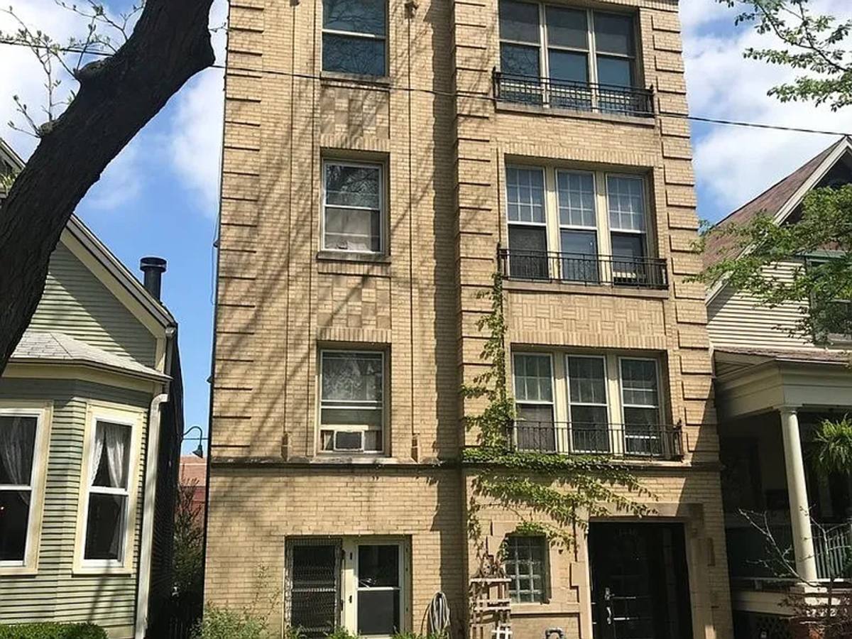 Apartment for rent at 1446 W Pensacola Ave, Chicago, IL 60613