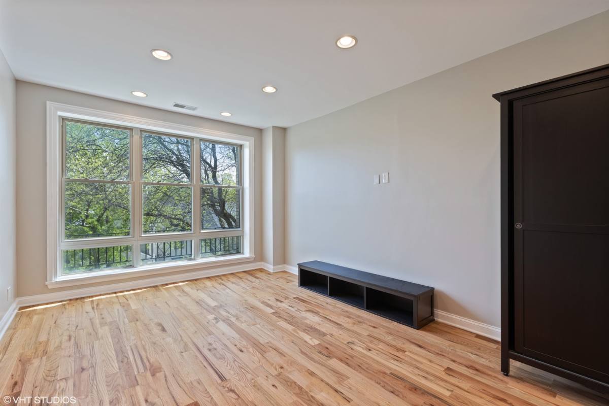 Apartment for rent at 1446 W Pensacola Ave, Chicago, IL 60613