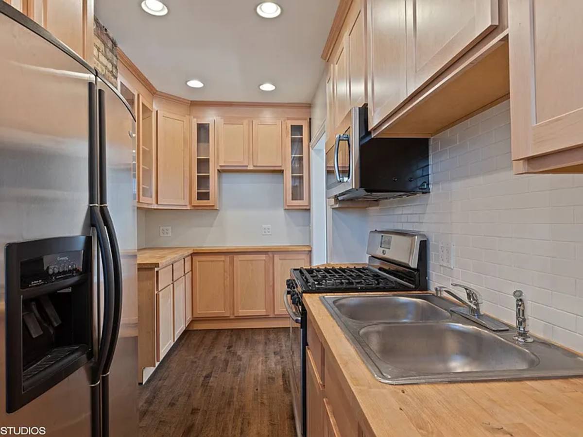 Apartment for rent at 1446 W Pensacola Ave, Chicago, IL 60613
