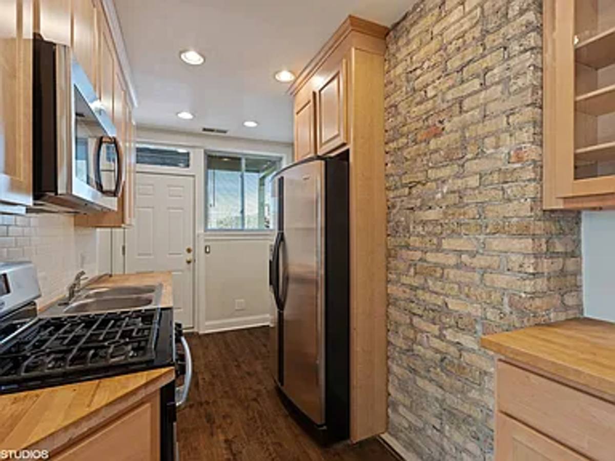 Apartment for rent at 1446 W Pensacola Ave, Chicago, IL 60613