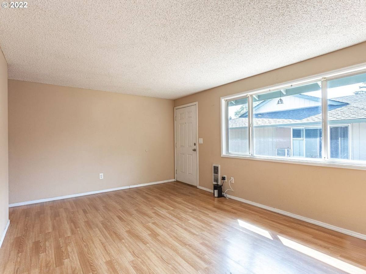 Apartment for rent at 909 W 36th St, Vancouver, WA 98660