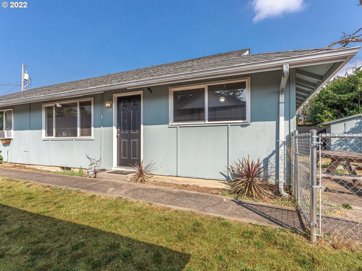 Apartment for rent at 909 W 36th St, Vancouver, WA 98660