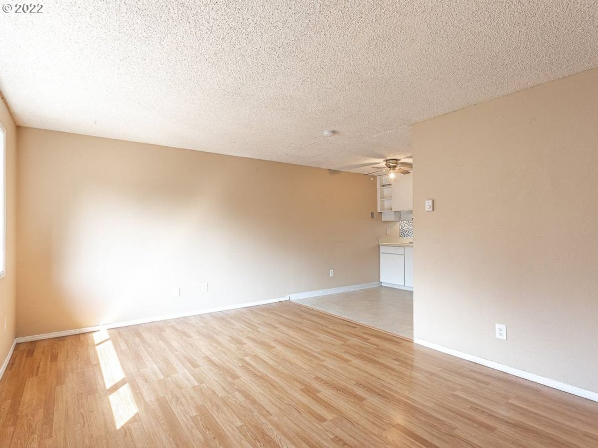 Apartment for rent at 909 W 36th St, Vancouver, WA 98660