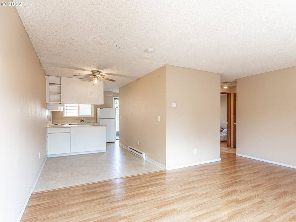 Apartment for rent at 909 W 36th St, Vancouver, WA 98660