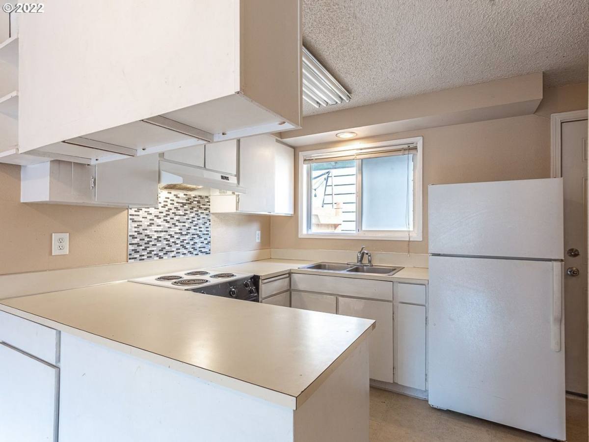 Apartment for rent at 909 W 36th St, Vancouver, WA 98660