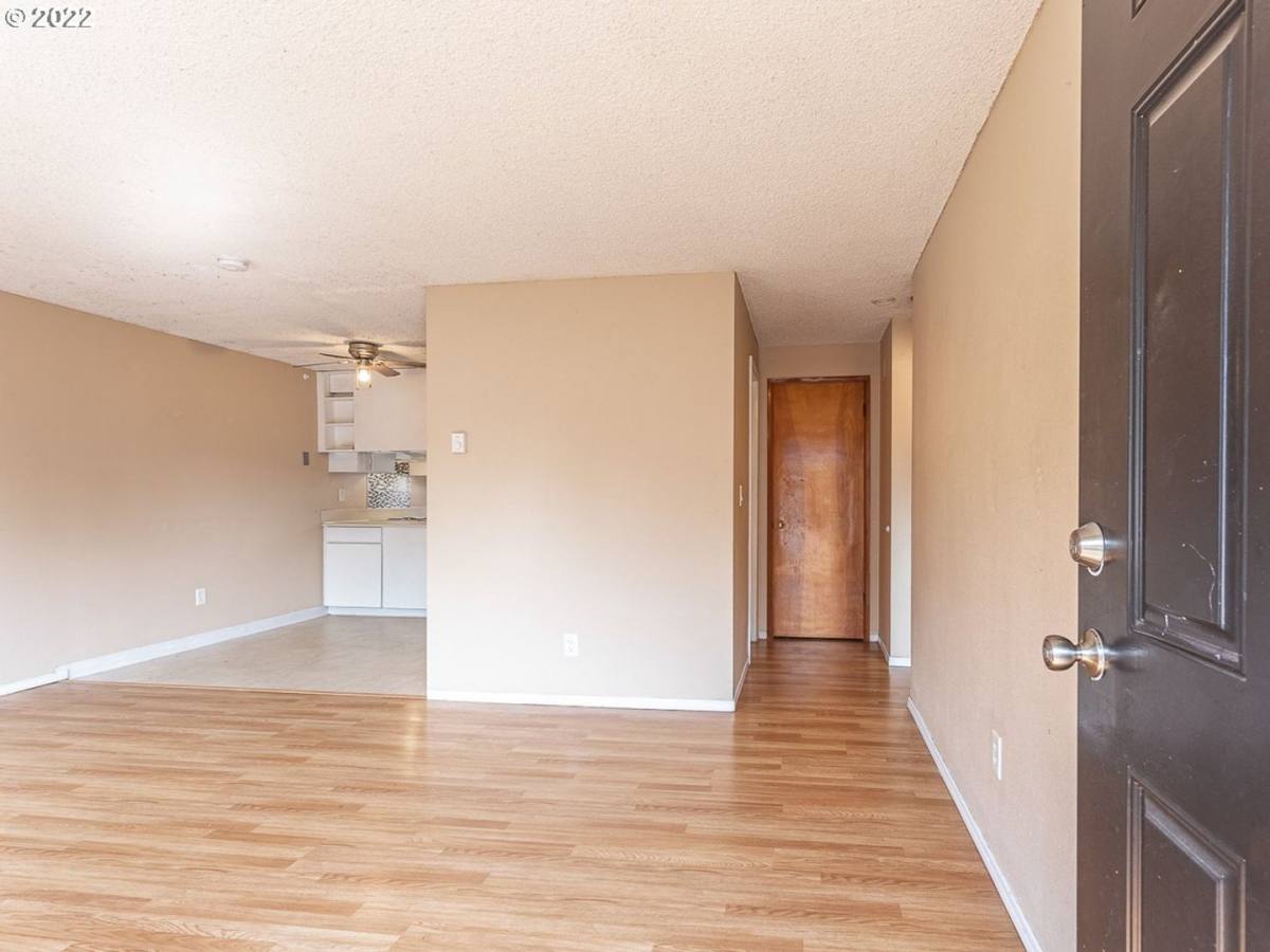 Apartment for rent at 909 W 36th St, Vancouver, WA 98660