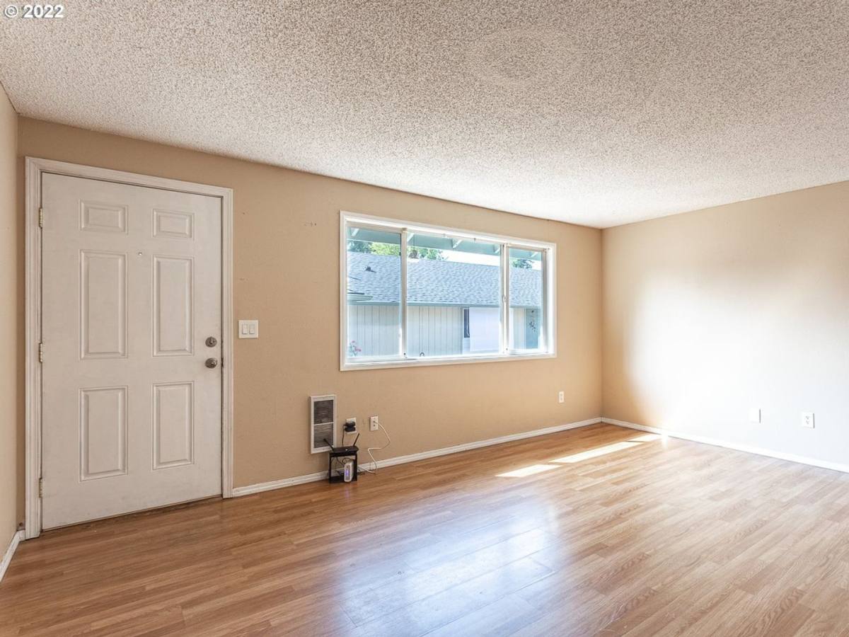 Apartment for rent at 909 W 36th St, Vancouver, WA 98660