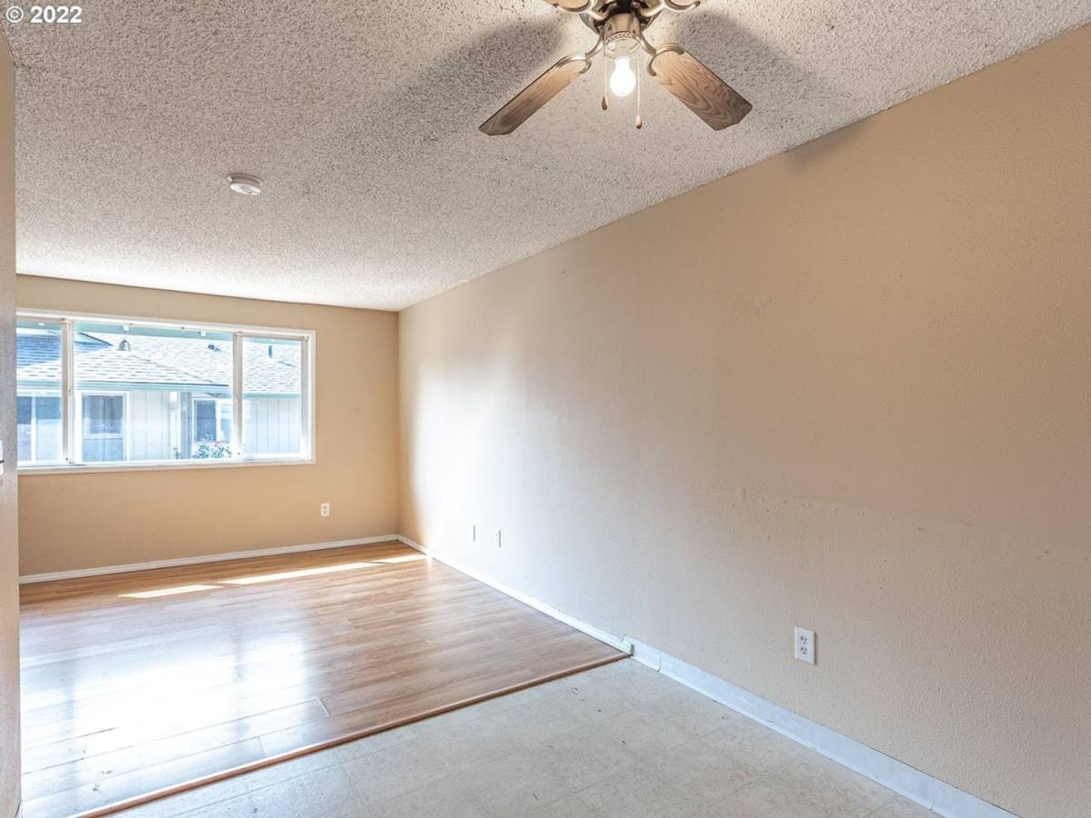 Apartment for rent at 909 W 36th St, Vancouver, WA 98660