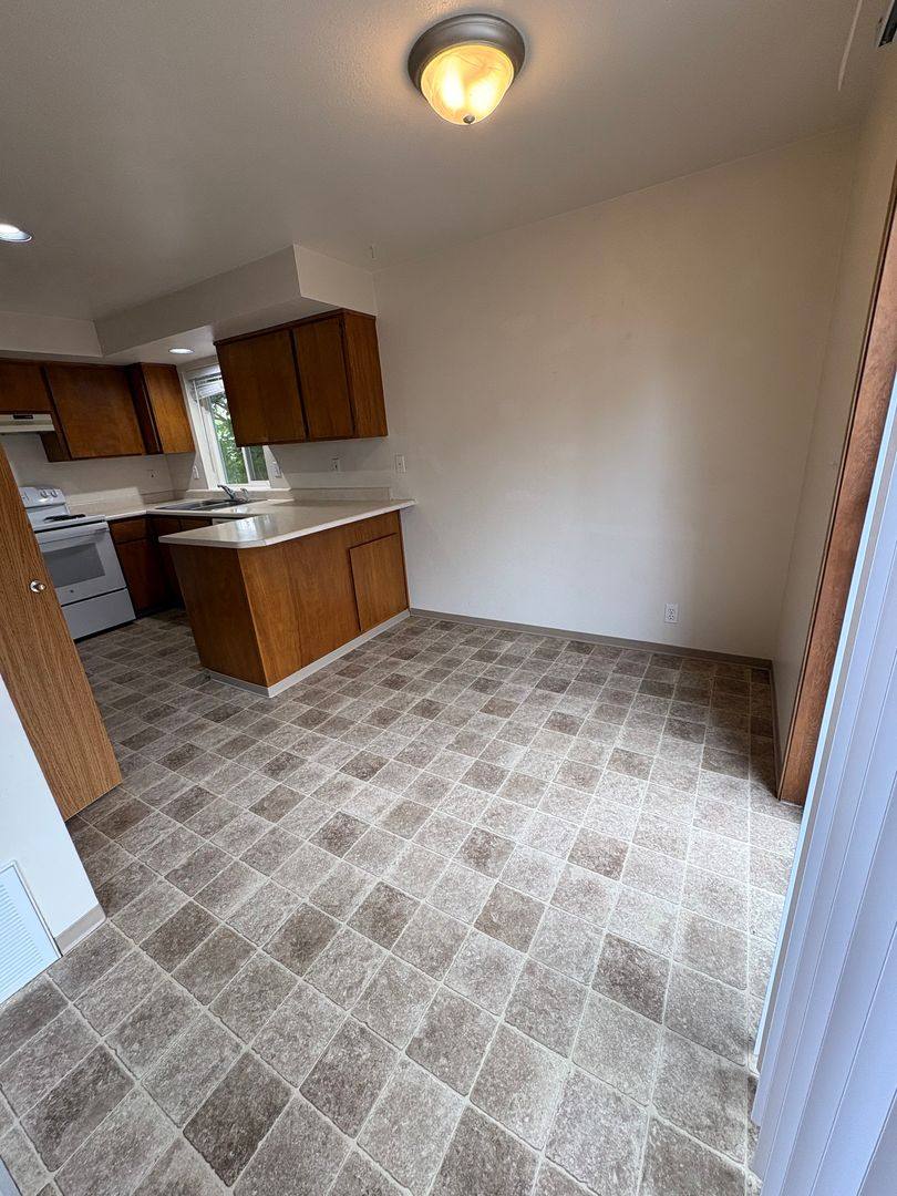 Apartment for rent at 2050 Campus Dr, Medford, OR 97504