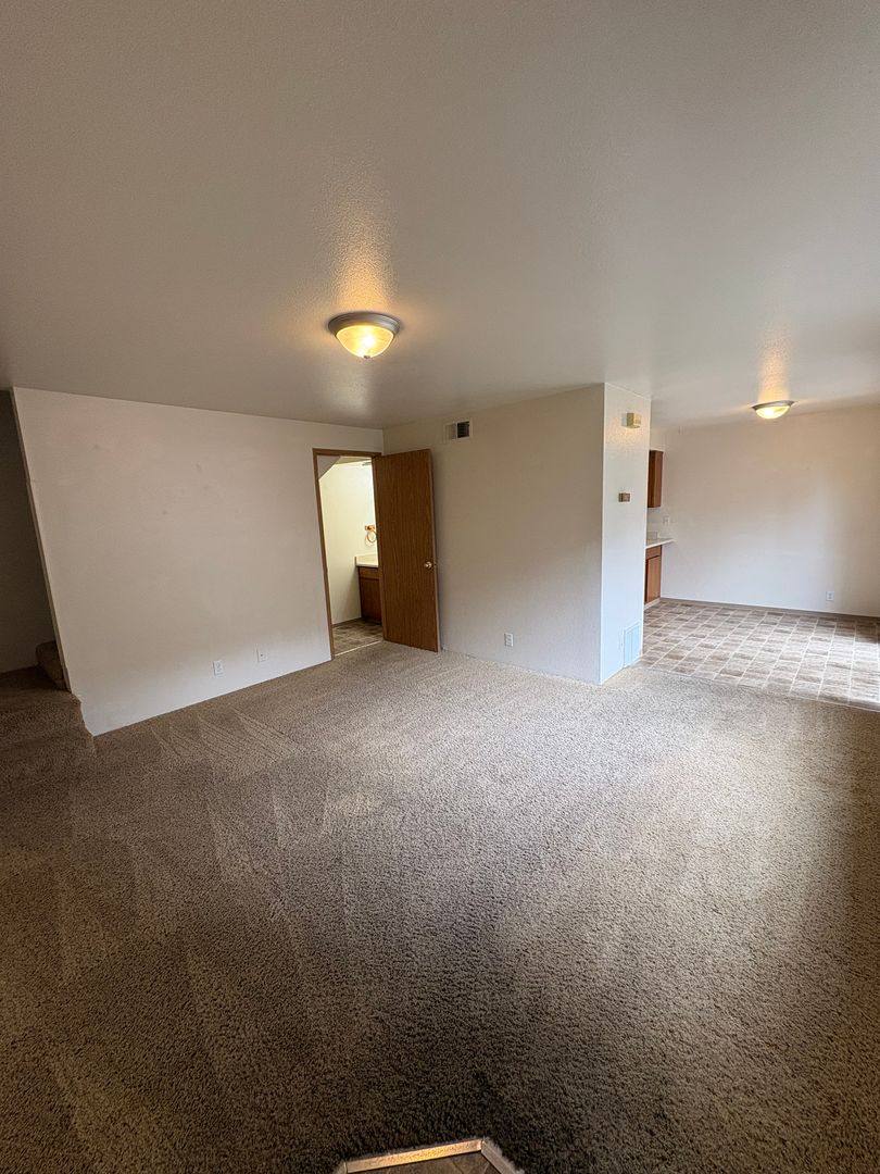 Apartment for rent at 2050 Campus Dr, Medford, OR 97504