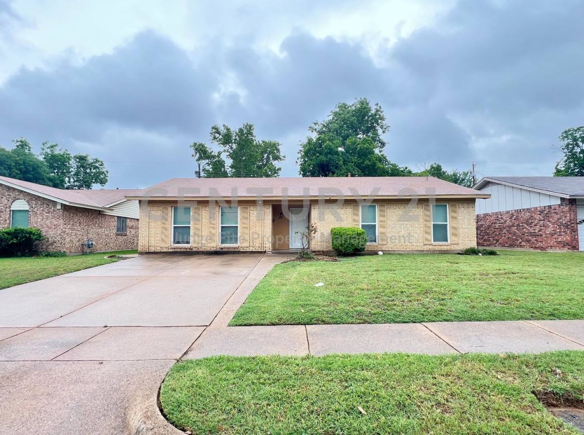 House for rent at 2121 Spanish Trail, Irving, TX 75060