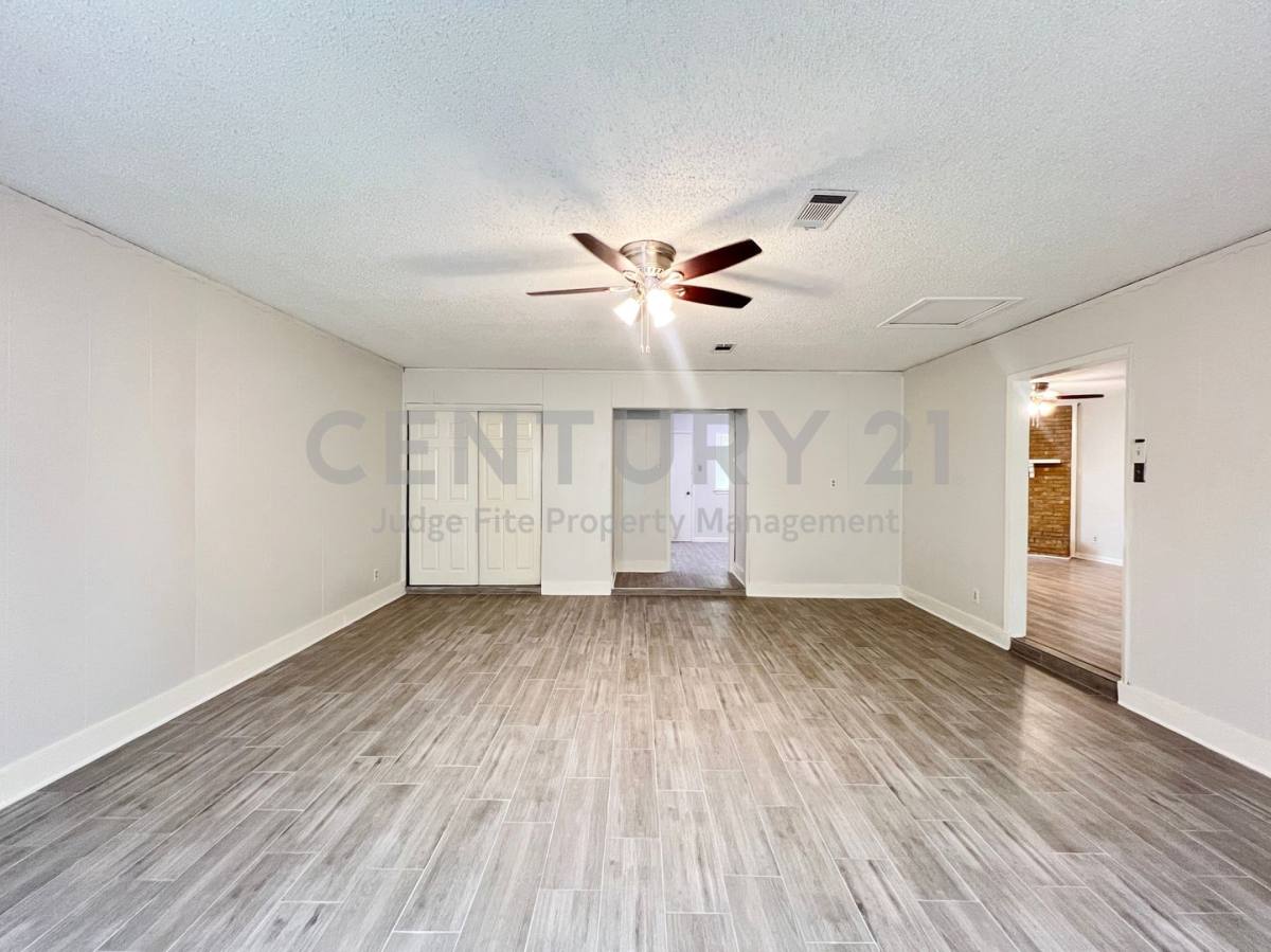 House for rent at 2121 Spanish Trail, Irving, TX 75060