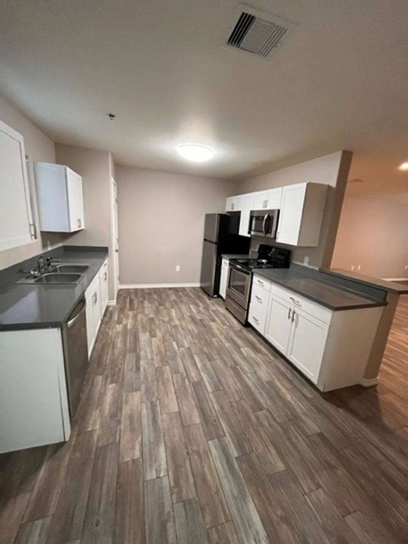 404 Nederland Ave, Nederland, TX 77627