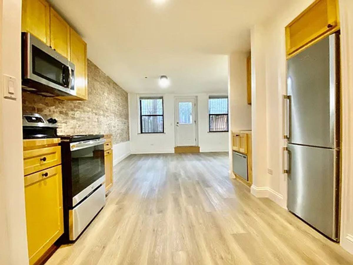 Townhouse for rent at 538 W 149th St, New York, NY 10031