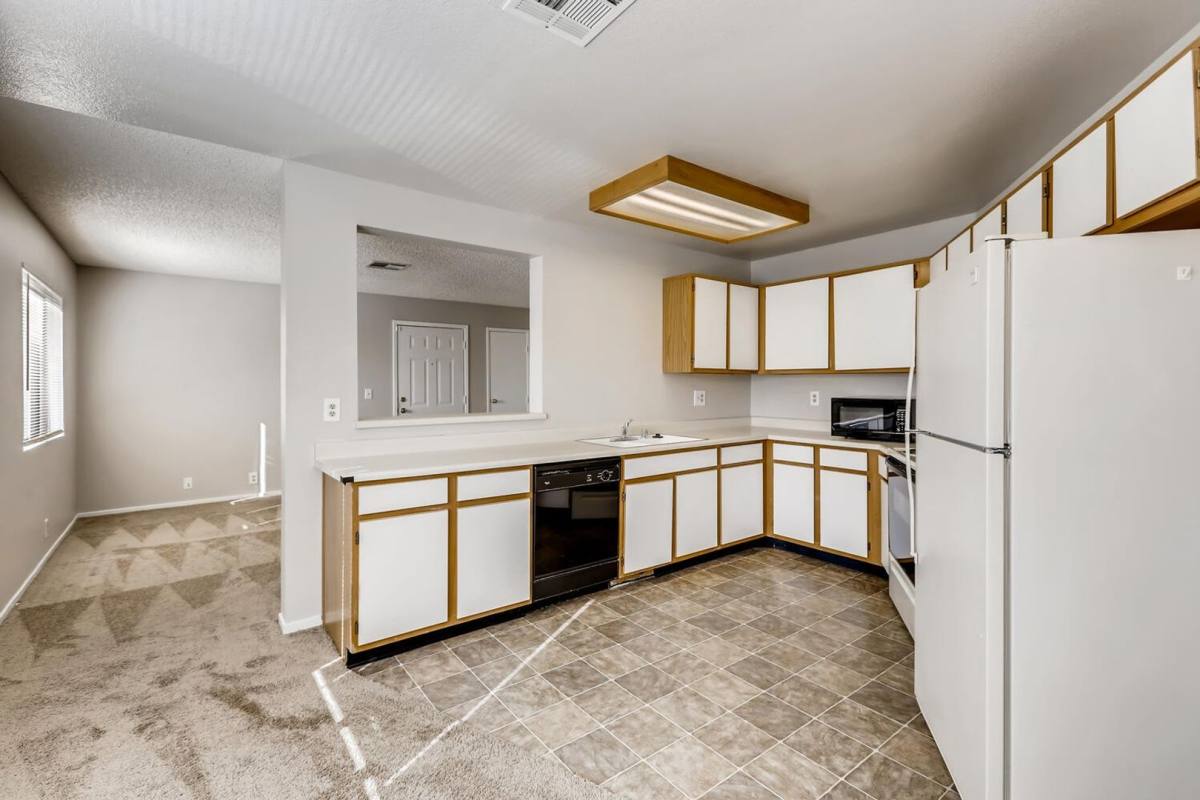 Condo for rent at 5171 Pioneer Ave, Las Vegas, NV 89146