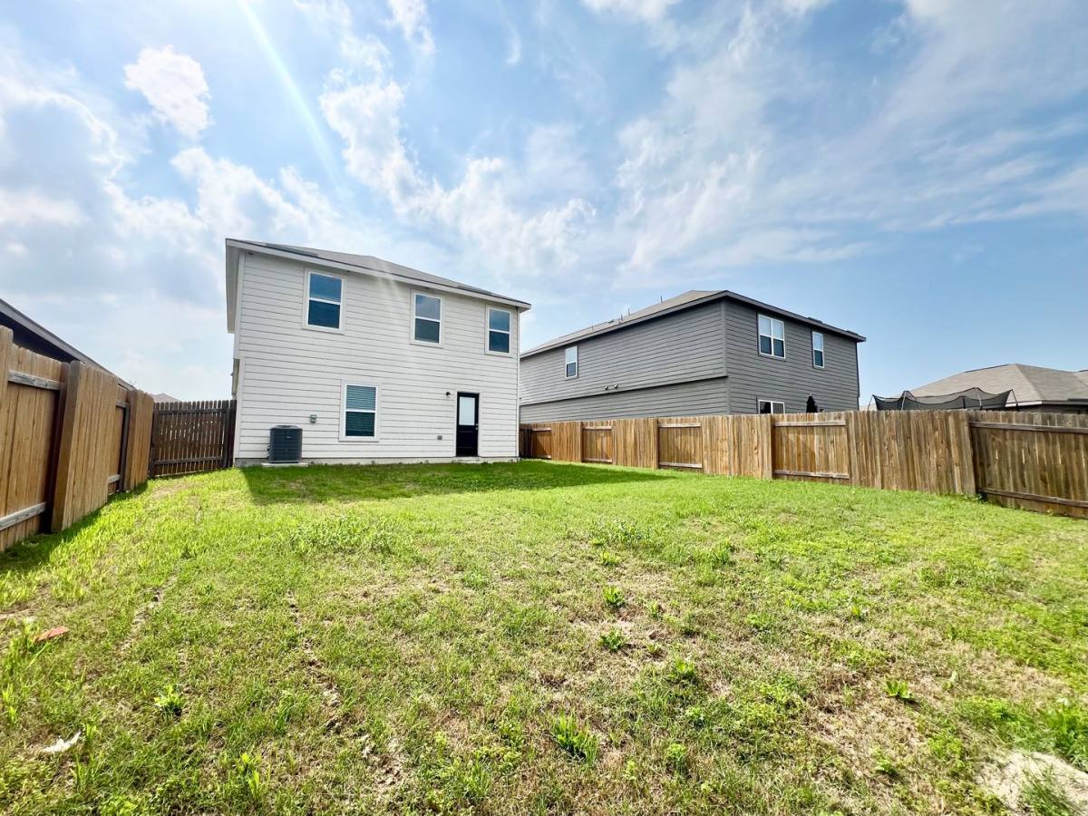 House for rent at 1005 Riverdale Cove, Jarrell, TX 76537