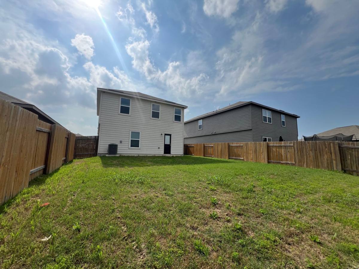 House for rent at 1005 Riverdale Cove, Jarrell, TX 76537
