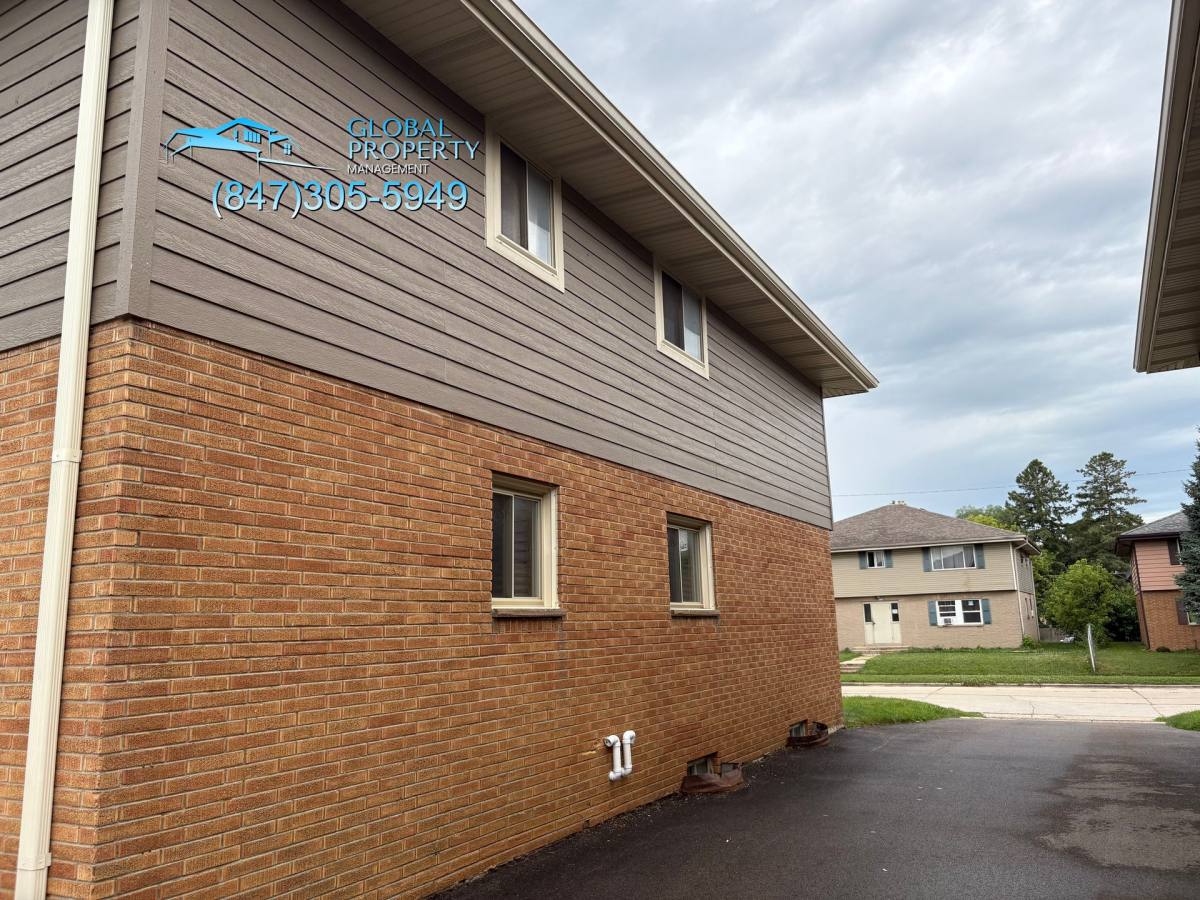 Apartment for rent at 4057 28th Ave, Kenosha, WI 53140