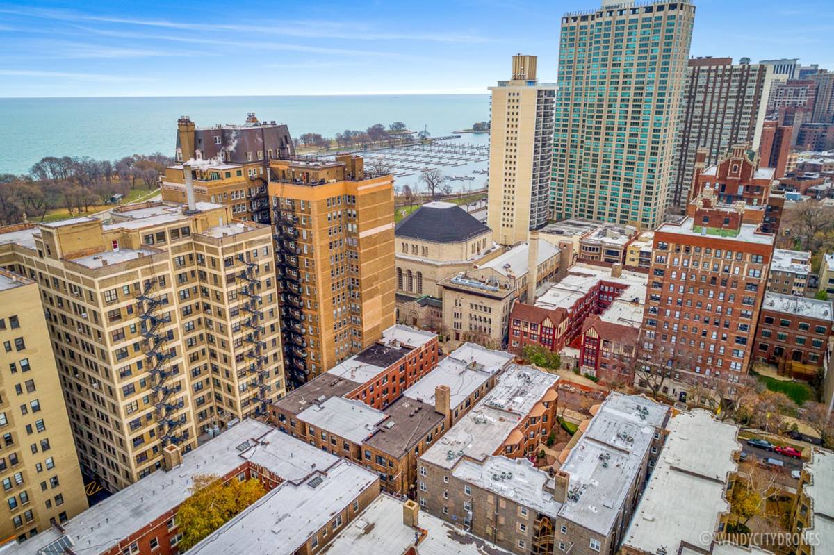 Apartment for rent at 512 W Cornelia Ave, Chicago, IL 60657