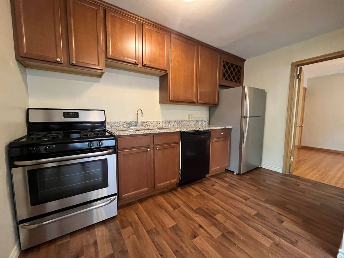 Apartment for rent at 1897 Grand Ave, Saint Paul, MN 55105