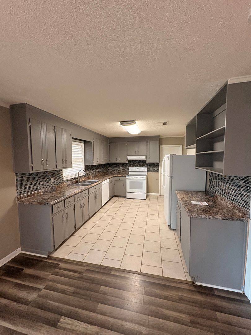 House for rent at 102 Navaho St, Enterprise, AL 36330