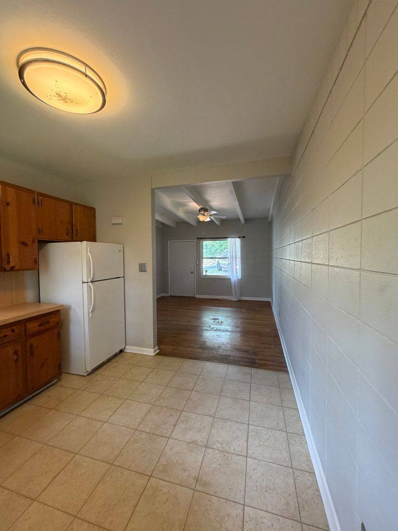 Apartment for rent at 717 Edgewood St, Tallahassee, FL 32303