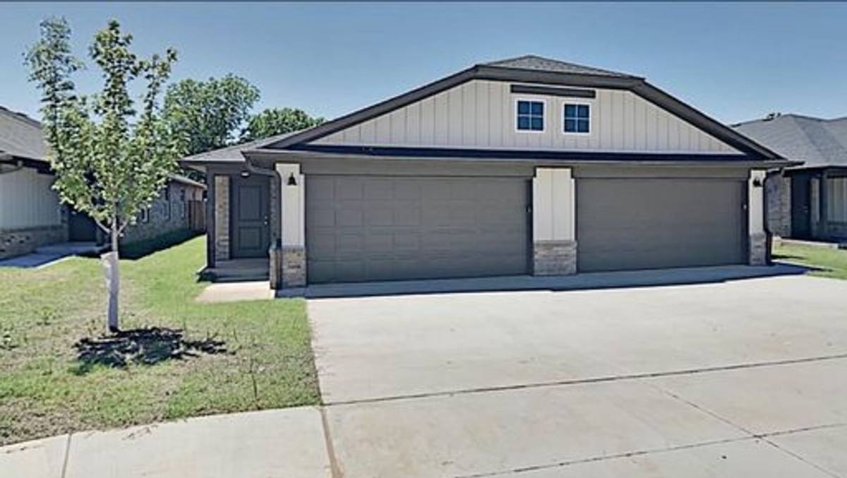 Townhouse for rent at 11306 Keystone Rd, Oklahoma City, OK 73114