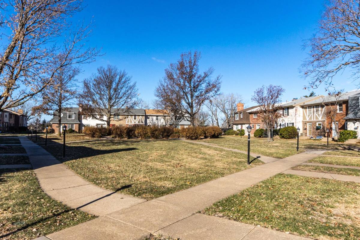 Townhouse for rent at 308 Twykingham Place, Manhattan, KS 66503