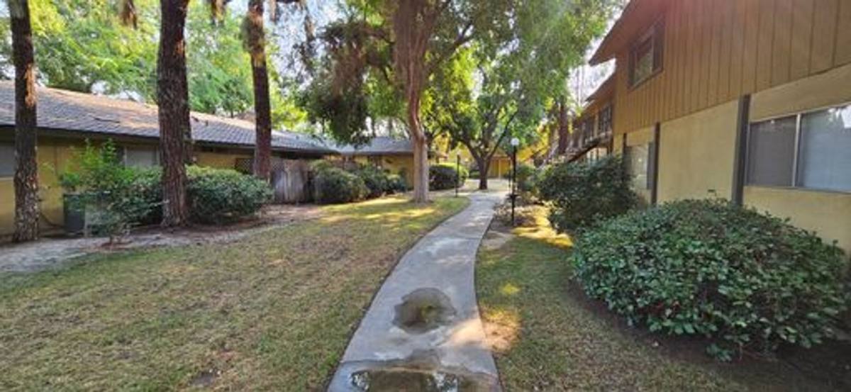Apartment for rent at 3321 W Hillsdale Ave, Visalia, CA 93291