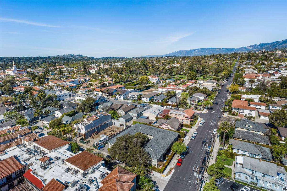 Apartment for rent at 1223 Garden St #B, Santa Barbara, CA 93101
